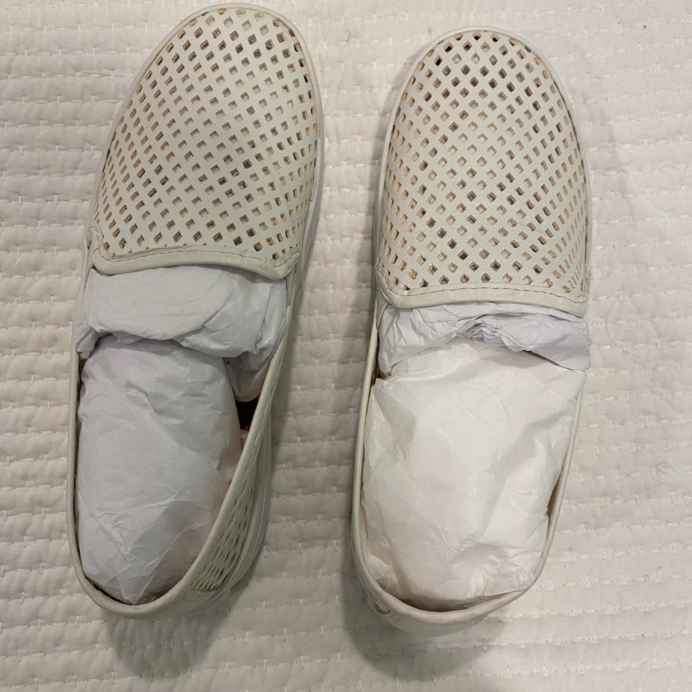 Jibs Classic Soft White slip on shoe